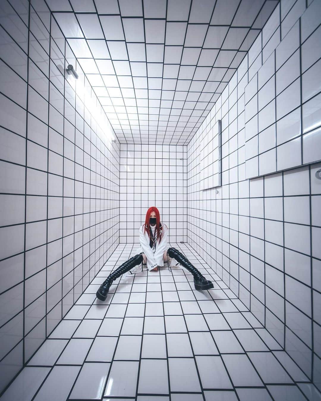 のインスタグラム：「2018年制作のマスク。なつかしい…ヒダヒダ？がついてます。﻿ そんなことより写真がやばい。﻿ photo @rkrkrk」