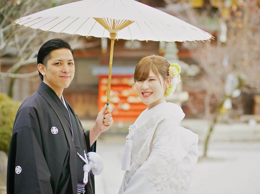 京都神社婚のインスタグラム：「お二人だけ、家族だけの結婚式を挙げるお客様の応援キャンペーンを実施します♪ ・ ・ ・ 神社挙式応援キャンペーン ・ 弊社神社婚プランご成約のお客様に プラン内に基本セットである40Pアルバムに加えて、「20Pアルバム（写真集リーブル）２冊」をプレゼントいたします！ ご両家に１冊ずつなど、ぜひ様々な形でご活用ください♪ ・ ＊2021年4月30日までに挙式をされるお客様が対象となります。 ＊20Pアルバムの写真セレクトはこちらにお任せとなります。 ・ ・ ・ ・ #Kyoto#京都#Japan#和装#着物#白無垢#京都神社婚#和婚#神前式#神社挙式#結婚式#結婚#wedding#ウェディング#ブライダル#bridal#bride#結婚準備#結婚式準備#花嫁準備#プレ花嫁#花嫁#instawedding#幸せ#weddingphotographer#撮影#スタジオゼロ」