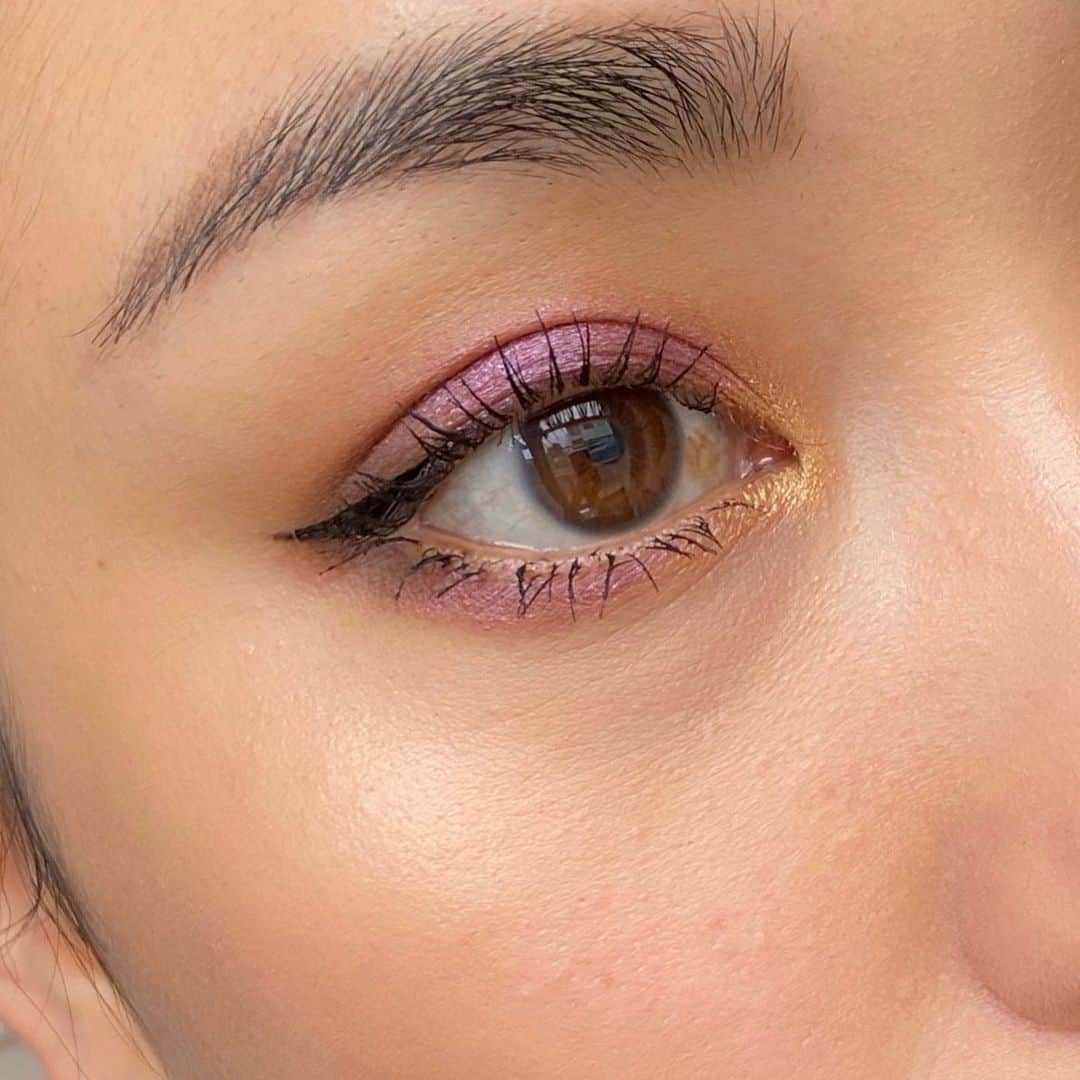 M∙A∙C Cosmetics Japanのインスタグラム：「本日5月14日(木)再発売の #MACモザイクマスターピース コレクションを使用したエキゾチックセクシー＆フェミニンの2ルックの#MACインスタライブ でご紹介した製品はこちらです👇 RYOKO SHIONO @mac_ryoko @macpro_tokyo MIZUKI OGAWA @mac_isetan.shinjuku  ㅤ ㅤ ＜エキゾチックセクシールック＞(画像1・2枚目) 【コレクション使用製品】 ☑︎スモール アイシャドウ X 9: クリエイティブ コッパー ☑︎リキッドラスト ウォータープルーフ ライナー [ポイント ブラック] ☑︎イン エクストリーム ディメンション 3D ブラック ラッシュ ☑︎エクストラ ディメンション スキンフィニッシュ [ウィスパー オブ ギルト] ☑︎# 494SES プレシジョン ブラッシュ ブラシ ☑︎リップスティック [テンダーコッタ] ㅤ 【その他使用製品】 ☑︎M·A·C プレップ プライム 24 アワー エクステンド アイ ベース →アイシャドウベース ☑︎M·A·C プレップ プライム リップ →リップ下地 ☑︎# 217S ブレンディング ブラシ →クリース、下まぶたに使用 ☑︎# 239S アイ シェーディング ブラシ →二重幅、下まぶたに使用 ☑︎# 219S ペンシル ブラシ →目のキワ、目頭に使用 ☑︎M·A·C ミネラライズ ブラッシュ [コスミック フォース] →チーク ㅤ ＜フェミニン ルック＞(画像3・4枚目) 【コレクション使用製品】 ☑︎スモール アイシャドウ X 9: クリエイティブ コッパー ☑︎カジャル クレヨン [マサラ] ☑︎イン エクストリーム ディメンション 3D ブラック ラッシュ ☑︎エクストラ ディメンション スキンフィニッシュ [ウィスパー オブ ギルト] ☑︎# 494SES プレシジョン ブラッシュ ブラシ ☑︎リップスティック [アンバーサンド] ㅤ ㅤ 【その他使用製品】 ☑︎クリーム カラー ベース [パール] →アイシャドウベース ☑︎M·A·C プレップ プライム リップ →リップ下地 ☑︎# 217S ブレンディング ブラシ →アイホール全体に使用 ☑︎# 228S ミニ シェーダー ブラシ →目のキワ、下まぶたに使用 ☑︎M·A·C ミネラライズ ブラッシュ [ライク ミー, ラブ ミー] →チーク ㅤ ご視聴いただいた皆さま、有難うございました！まだの方はIGTVからぜひご覧くださいませ📺💄」