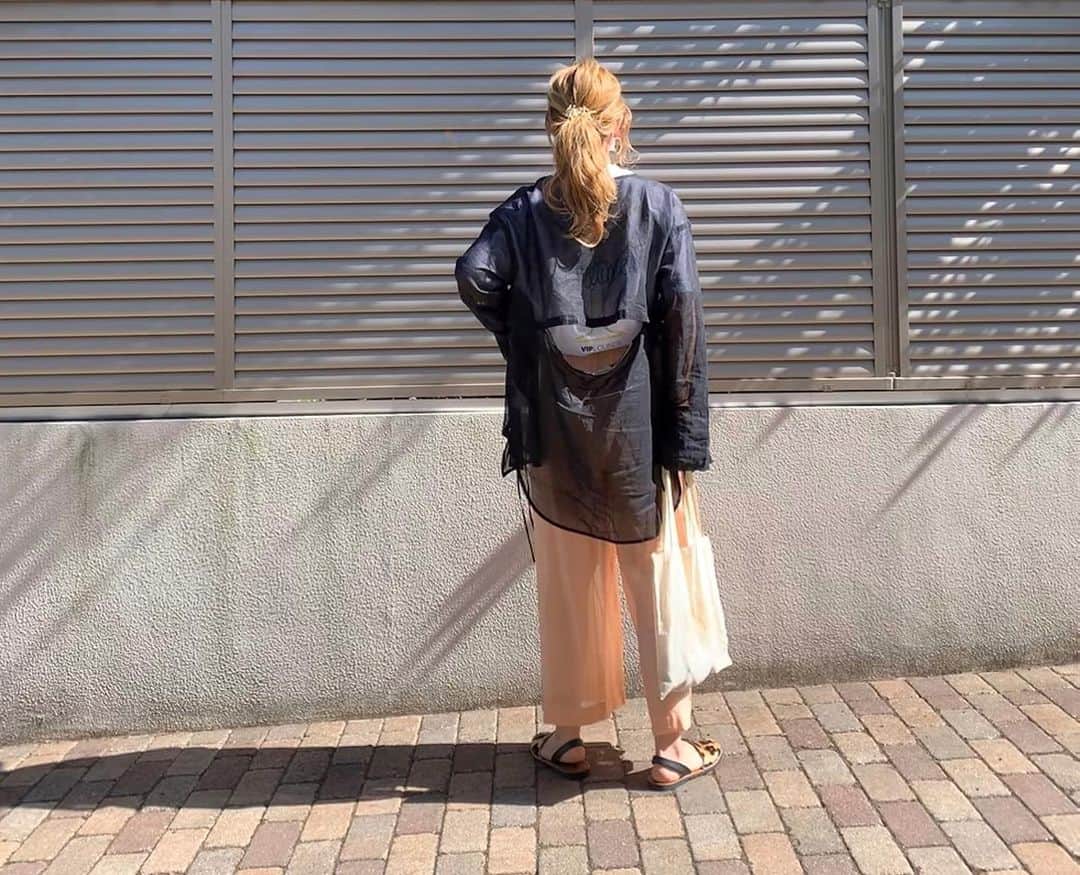 YU-U（工藤由布）さんのインスタグラム写真 - (YU-U（工藤由布）Instagram)「🍑🥥🐆🍑 梅雨の前に夏がきている🍉 全身すけすけの透明人間🧊🤺 ・・・ #u__clothes #littlesuzie #__ieyoshi__ #solillas #journalstandardrelume」5月14日 18時54分 - nyan22u22nyan