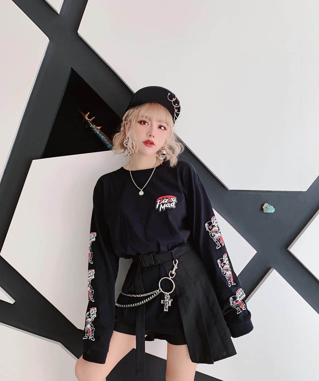 くまくまくまさんのインスタグラム写真 くまくまくまinstagram 最近外出する人が増えた気がする 気のせい ところで 私なんでそんなに黒が好きなのw 今日のコーデ Acolasia Web 春コーデ ストリート系女子 ストリートファッション