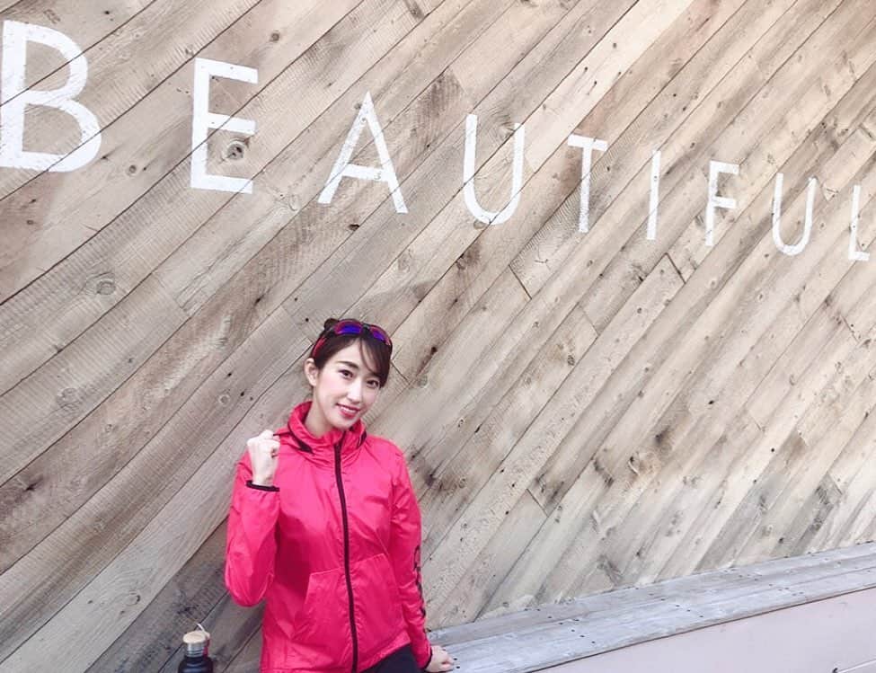 近藤夏奈のインスタグラム：「背景オシャレだけど使いこなせてないよね笑﻿ 自粛前、朝活でランニングしてた時の🏃‍♀️📸﻿ ﻿ ﻿ 明日も午後5時から午後7時🕔﻿ ウメダFM Be Happy 789🌈 『Be Sports! Friday』🧏‍♀️﻿ ﻿ ﻿ ﻿ 明日のメッセージテーマは💌﻿ 「あなたのモーニングルーティン」です😘﻿ ﻿ 6時台のコーナーは私が健康維持のために﻿ やっているモーニングルーティンなどお話したいなぁ〜と🙋‍♀️💗﻿ ﻿ ﻿ ﻿ 今週も2時間生放送でお届けします🗣﻿ ストーリーにスマートフォンから聴いていただける﻿ ページ📻のせてるのでぜひ聴いてみて下さい💖﻿ ﻿ ﻿ ﻿ ﻿ ﻿#ウメダfmbehappy789#ウメダfm」