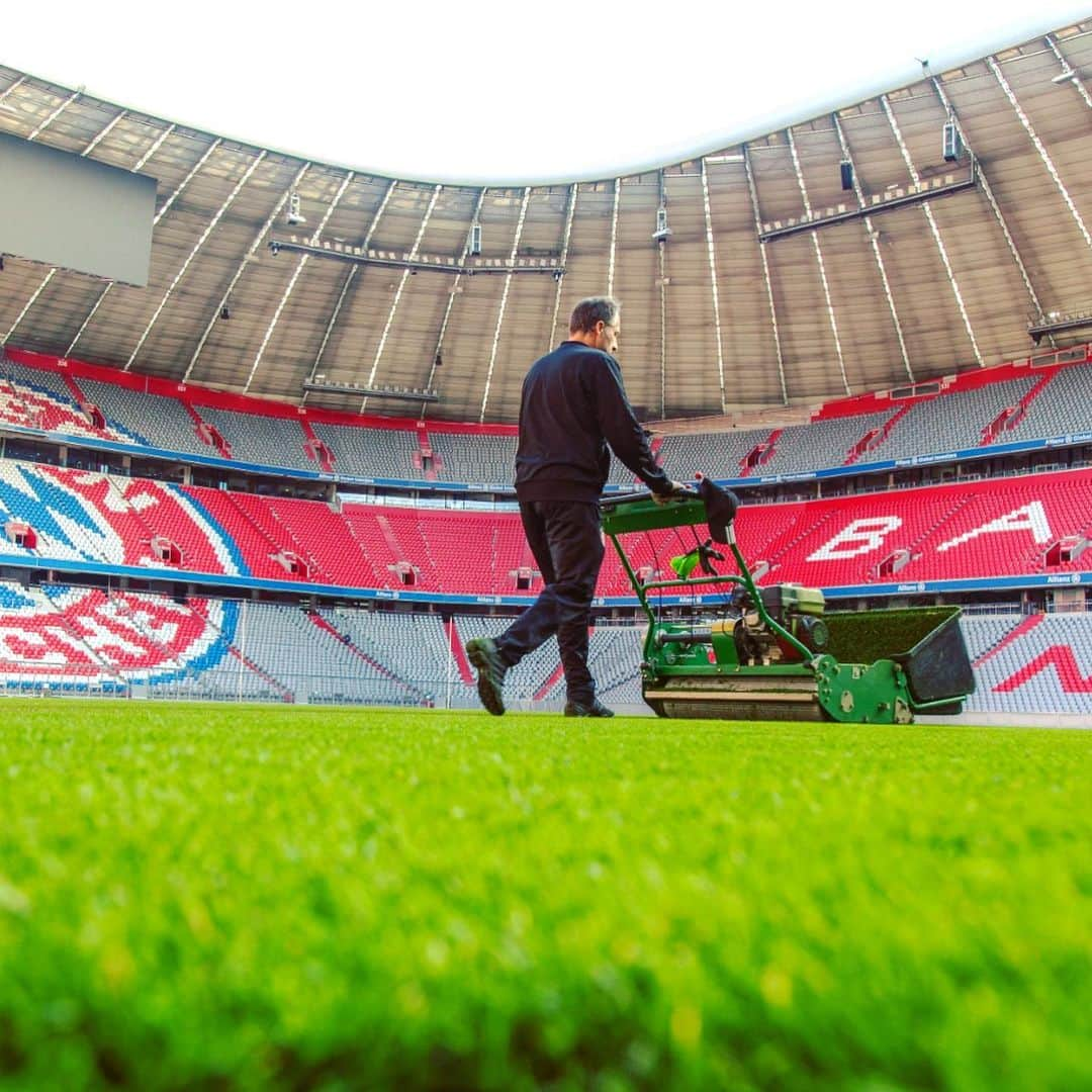 バイエルン・ミュンヘンさんのインスタグラム写真 - (バイエルン・ミュンヘンInstagram)「Football is back at the #AllianzArena next week - preparations are in full swing! ✂️ 🏟 #packmas #Bundesliga #FCBayern #MiaSanMia」5月14日 19時06分 - fcbayern