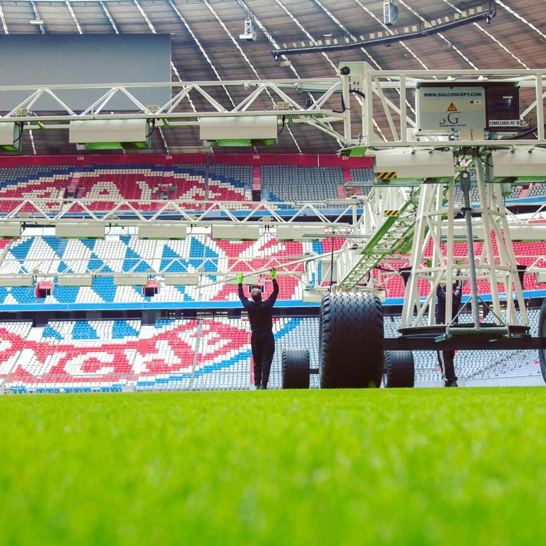 バイエルン・ミュンヘンさんのインスタグラム写真 - (バイエルン・ミュンヘンInstagram)「Football is back at the #AllianzArena next week - preparations are in full swing! ✂️ 🏟 #packmas #Bundesliga #FCBayern #MiaSanMia」5月14日 19時06分 - fcbayern