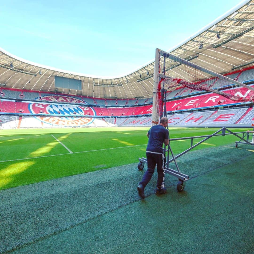 バイエルン・ミュンヘンさんのインスタグラム写真 - (バイエルン・ミュンヘンInstagram)「Football is back at the #AllianzArena next week - preparations are in full swing! ✂️ 🏟 #packmas #Bundesliga #FCBayern #MiaSanMia」5月14日 19時06分 - fcbayern