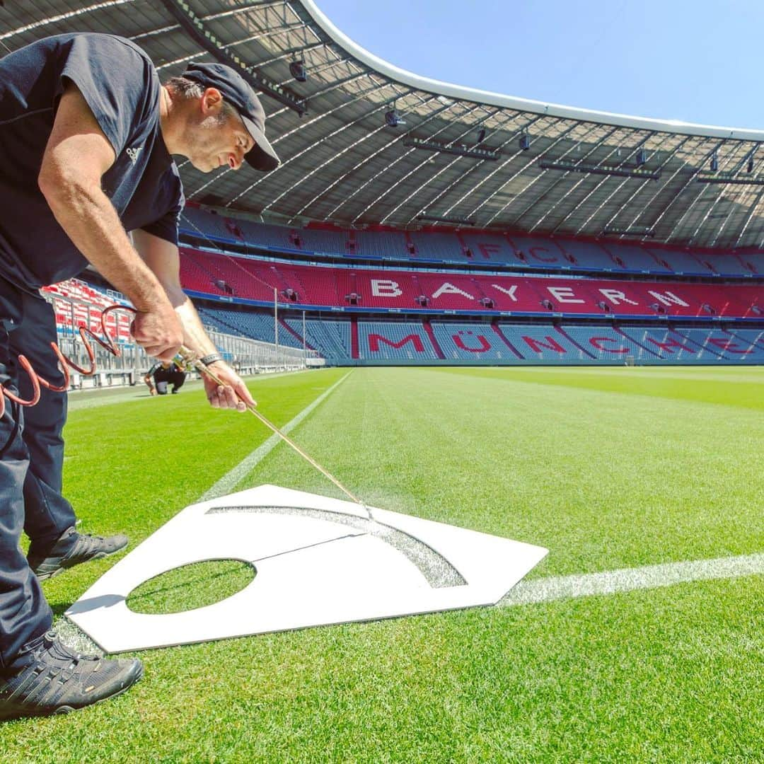 バイエルン・ミュンヘンさんのインスタグラム写真 - (バイエルン・ミュンヘンInstagram)「Football is back at the #AllianzArena next week - preparations are in full swing! ✂️ 🏟 #packmas #Bundesliga #FCBayern #MiaSanMia」5月14日 19時06分 - fcbayern