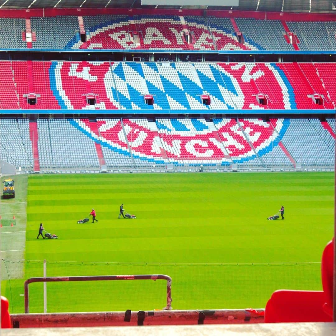 バイエルン・ミュンヘンさんのインスタグラム写真 - (バイエルン・ミュンヘンInstagram)「Football is back at the #AllianzArena next week - preparations are in full swing! ✂️ 🏟 #packmas #Bundesliga #FCBayern #MiaSanMia」5月14日 19時06分 - fcbayern