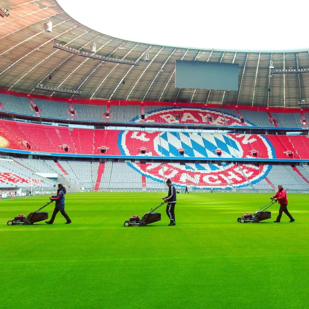 バイエルン・ミュンヘンさんのインスタグラム写真 - (バイエルン・ミュンヘンInstagram)「Football is back at the #AllianzArena next week - preparations are in full swing! ✂️ 🏟 #packmas #Bundesliga #FCBayern #MiaSanMia」5月14日 19時06分 - fcbayern