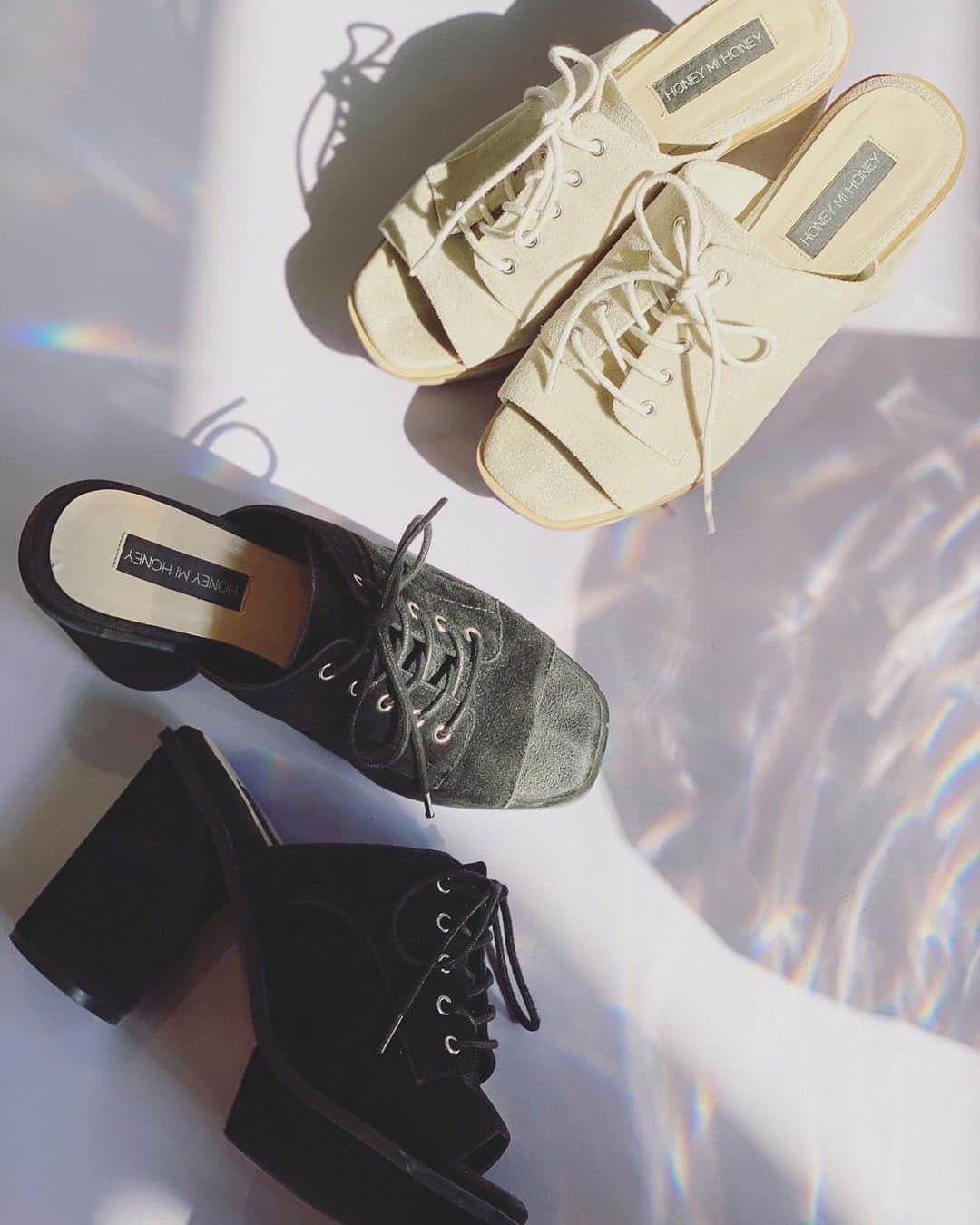 HONEY MI HONEY OFFICIALさんのインスタグラム写真 - (HONEY MI HONEY OFFICIALInstagram)「suede laceup sandal👡💜 ベージュのご予約が埋まってまいりました！お急ぎ下さい🙏 (6月初旬入荷予定)  ブラックとラベンダーは在庫のあるものはすぐにお渡し出来ます！  安定感ある履き心地に定評のあるHONEYのハイヒールサンダル ストームの厚みによる安定感 レースアップによって横幅を多少調整出来るので自分の足にフィット シンプルながらも一癖あるデザインがどんなコーデにもマッチする逸品 脚長効果も絶大です  @honeymihoney_official  @honeymihoney_style  #HONEYMIHONEY #表参道 #原宿 #心斎橋 #时尚 #我的最愛 #ハニーミーハニー #tokyo #osaka #outfit #fashion」5月14日 19時06分 - honeymihoney_official