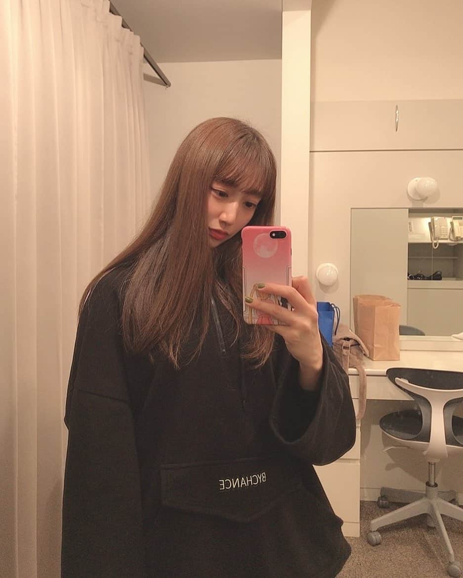 尾形穂菜美さんのインスタグラム写真 - (尾形穂菜美Instagram)「みんなげんきかい？ 髪切りたい。」5月14日 19時11分 - honami_ogata