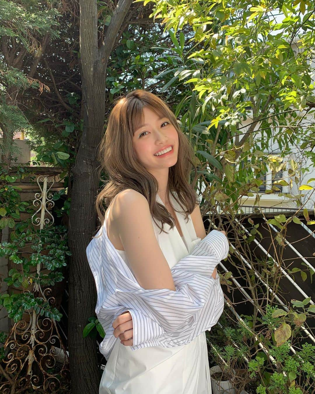 生見愛瑠さんのインスタグラム写真 - (生見愛瑠Instagram)「早く夏服着て駆け回りたい~ね~ 今はお家で着て楽しんでる☺︎☺︎☺︎ ところでみんな今日の夜ご飯は何でした！！！！？🍓🍓🍓 #ウィチポ #オフショット」5月14日 19時22分 - meru_nukumi