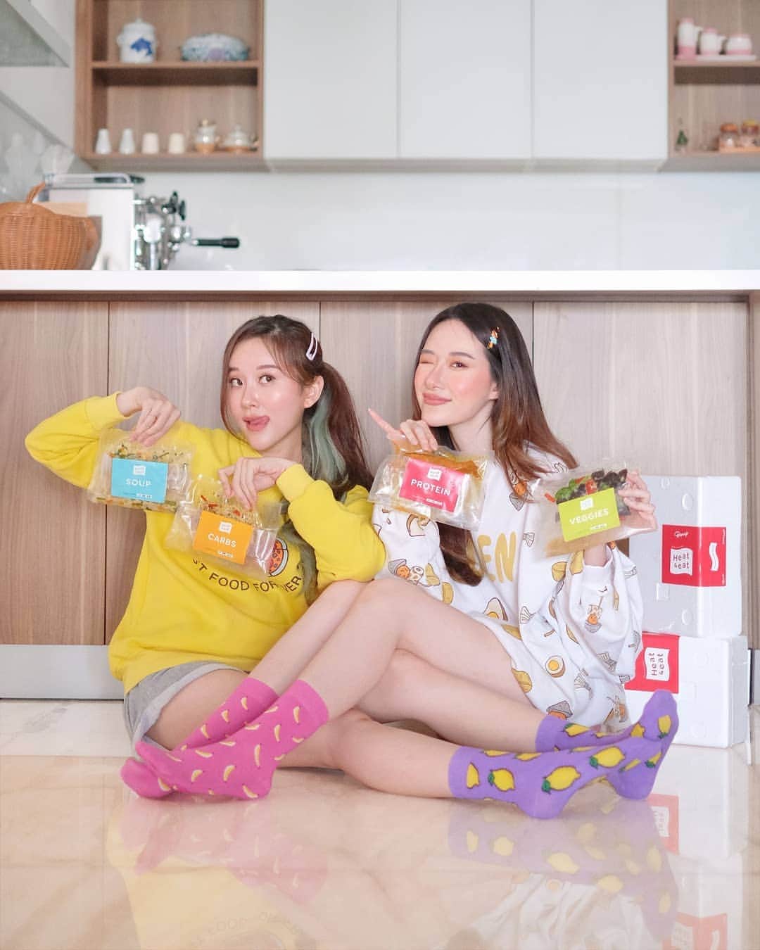 エリッサ・ヤマダのインスタグラム：「FROZEN tapi FRESH? High-quality food at affordable prices? Enter @dafitheat by @dapurfit ♥️ _ All meals are freshly cooked by order, sealed, and packed with optimum hygiene, delivered directly to your door. NO cooking required —all you need to do is to Heat and Eat! 🙆‍♀️ Swipe left to check out the price list and my personal favorite menu items (circled ones) 🥰 _ Jangan lupa #SediaMakananSehat di rumah yess! #DafitHeat」