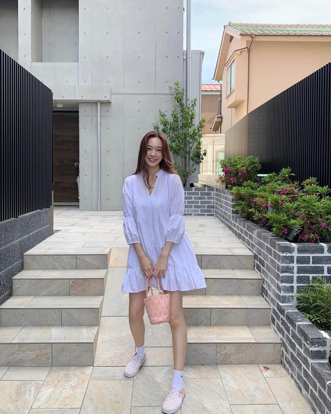 のインスタグラム：「. 車から降りない日でも たまには気分が上がる服を着る🌼」