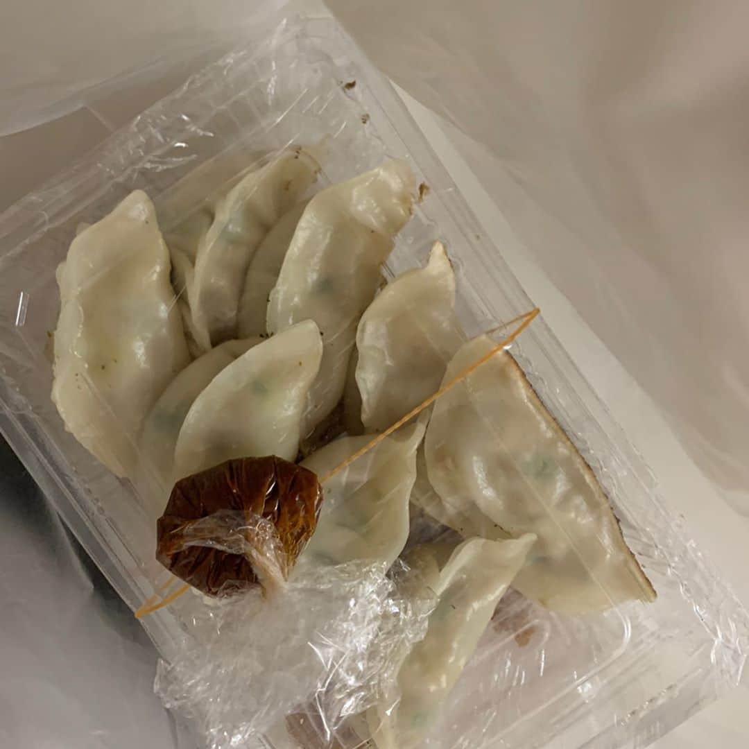 竹田忠嗣さんのインスタグラム写真 - (竹田忠嗣Instagram)「なべきんの餃子ゲット🥟 岐阜はお肉も美味しいけど、ここで初めて漬物ステーキ食べてから毎回頼むようになりました！多分漬物ステーキは岐阜名物。 #がんばろう岐阜 #岐阜テイクアウト」5月14日 19時57分 - officialtadashitakeda