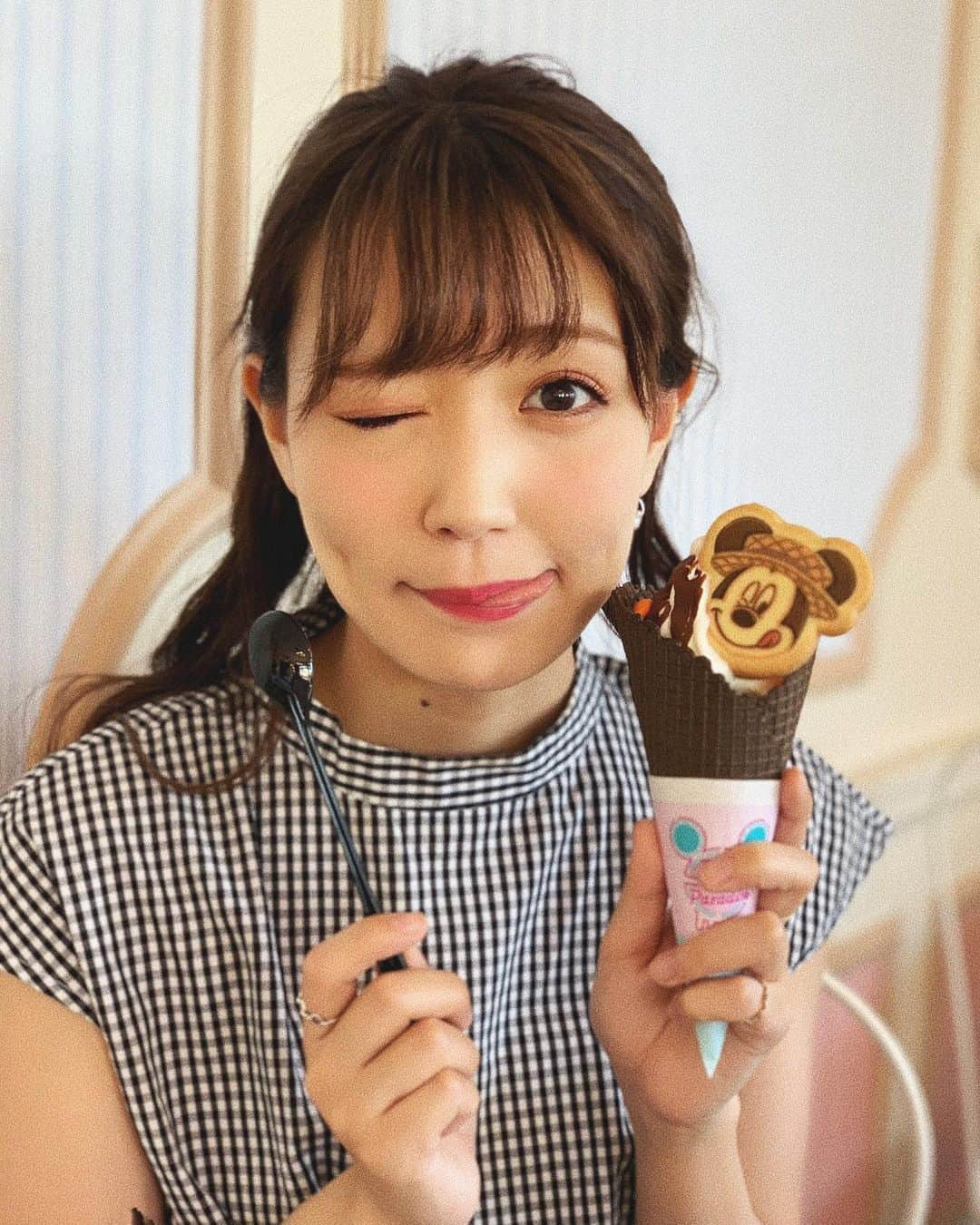 荻野可鈴さんのインスタグラム写真 - (荻野可鈴Instagram)「、 アイス食べたくなる気温🍨 #甘いのあんまり食べないけど #このソフトクリームめっちゃおいしかった #ミッキーと同じ顔 #なんかストーリーに載せた気がするけど #いっかいっか #ステイホーム　#頑張ってます」5月14日 19時50分 - karin_ogino