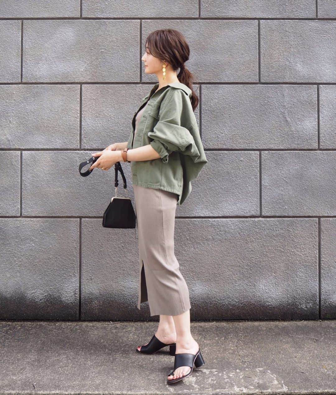 yoko178loveさんのインスタグラム写真 - (yoko178loveInstagram)「#coordinate ． ． ここ数日ゆったりとした コーデばかりだったから たまにはタイトスカートを ．  @fifth_store のリブセットアップは 見た目より締め付け感がなく 着ていてもすごく楽です✨ ． ノースリーブのセットアップだから 夏にもたくさん活躍してくれそう☺︎ ． ． #fifth#fifthtl #フィフス#スリーブレスリブニットセットアップ #ワンマイルコーデ #カジュアル#セットアップ#ニット#スカート#春コーデ#セットアップコーデ」5月14日 19時51分 - yoko178love