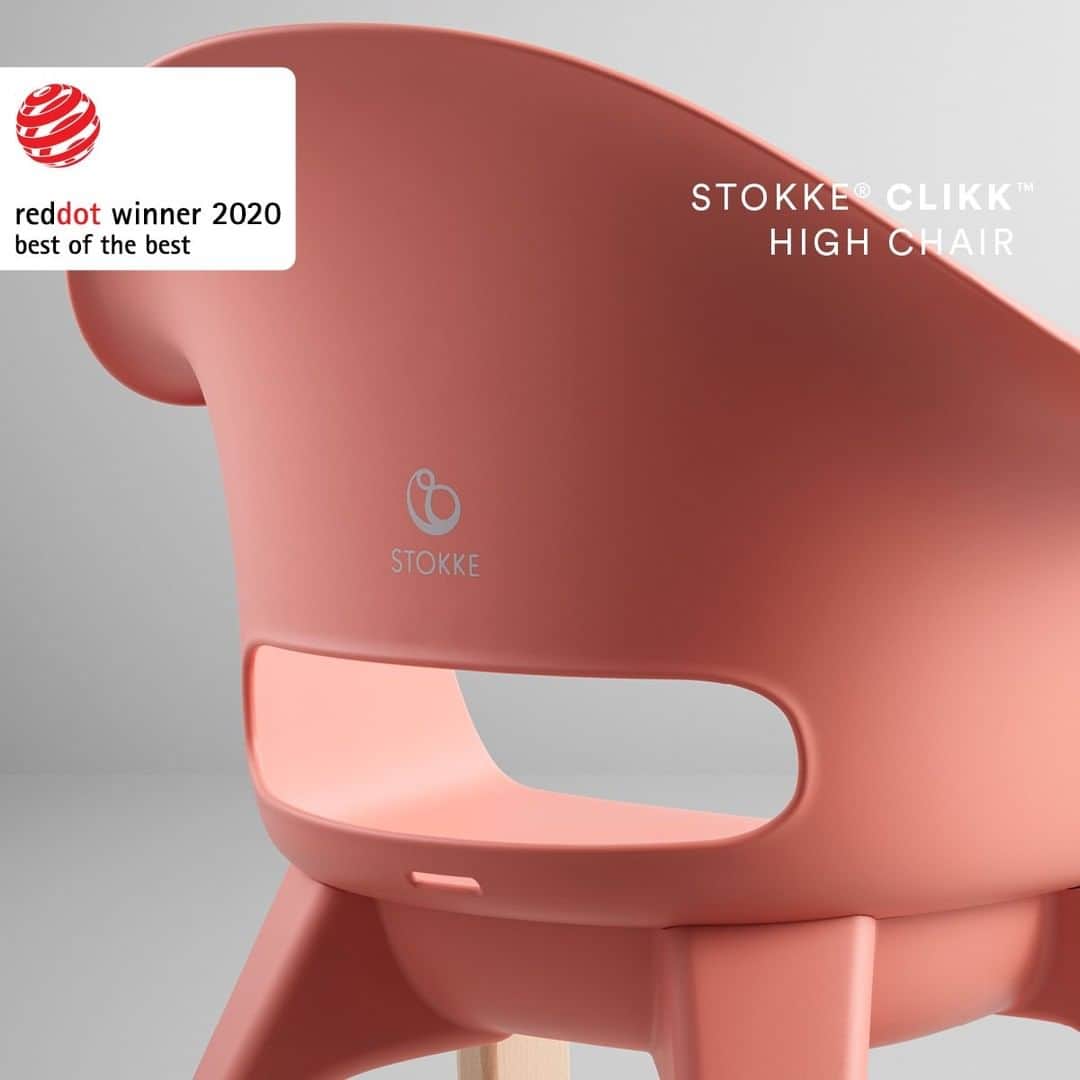Stokke Japanさんのインスタグラム写真 - (Stokke JapanInstagram)「5/20新発売のストッケ クリックは、世界的に権威のあるデザイン賞「レッド・ドット・デザインアワード 2020」の最高賞を受賞しました。  デザインとは見た目だけを指すものではなく、そのかたちが理にかなったものになっていること。この製品のデザインは、ストッケ クリックのコンセプトである「お食事タイムをもっと楽に もっと楽しく」をまさに体現した形と言えます。  #ストッケ #ストッケクリック #離乳食準備 #離乳食開始 #キッズチェア #ハイチェア #ベビーチェア #北欧 #北欧デザイン #北欧家具 #プロダクトデザイン #プロダクトデザイン賞」5月14日 20時00分 - stokkejapan