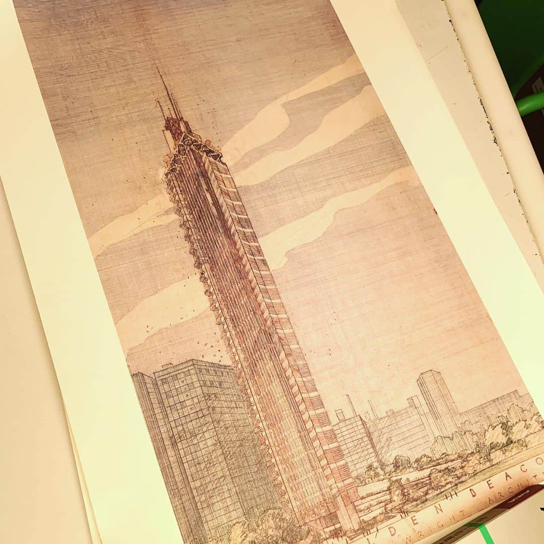 COGITEさんのインスタグラム写真 - (COGITEInstagram)「古くから付き合いのある建築洋書専門店の社長からライトのポスターをもらった。ライト好きの施主さんにプレゼントしてあげよう^_^  #フランクロイドライト」5月14日 20時16分 - cogite_jp