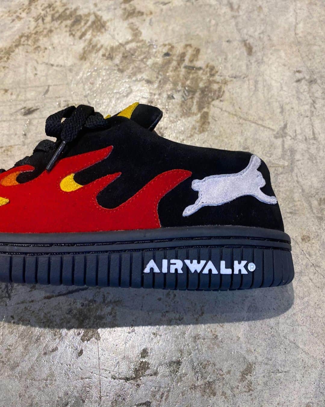#FR2さんのインスタグラム写真 - (#FR2Instagram)「Product Details: AIR WALK Collaboration with # FR2 SCORCH SKATE Sneakers Color: Black×Fire🔥 Price: 16,500 JPY (tax included) To be delivered: Mid June  You can Pre order. We ship world wide.  #AIRWALK#FR2#fxxkingrabbits#頭狂色情兎」5月14日 20時17分 - fxxkingrabbits