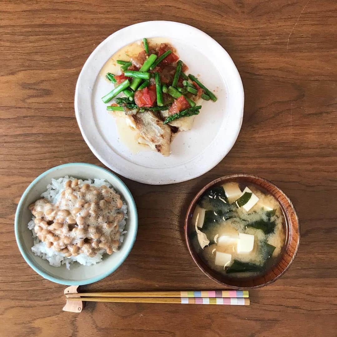 櫛引彩香のインスタグラム：「納豆ってホント美味しい。 おかずはこの前のいわしの方が美味しく作れたんだけど、基本的に食べることは幸せなことです☺︎ お風呂入って寝ます🛀 #ビキコのごはん  #おうちごはん」