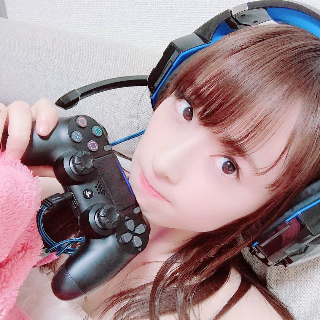 梅本静香さんのインスタグラム写真 - (梅本静香Instagram)「APEXのシーズン5楽しい🥰﻿ #どうぶつの森 も可愛い住民が揃ってきて毎日癒しです☺️﻿ ﻿ みんなの最近の楽しみはなんですか？﻿ ﻿ ﻿ ﻿ ﻿ ﻿ ﻿ #ゲーム女子 #エーペックスレジェンズ  #apexlegends #apex #fashion #makeup #ootd #actress #model #Japan #instagood #happy #instaphoto #selfi #エーペックス #ゲーマー女子 #おうち時間 #stayhome」5月14日 20時38分 - shizuka0523xx