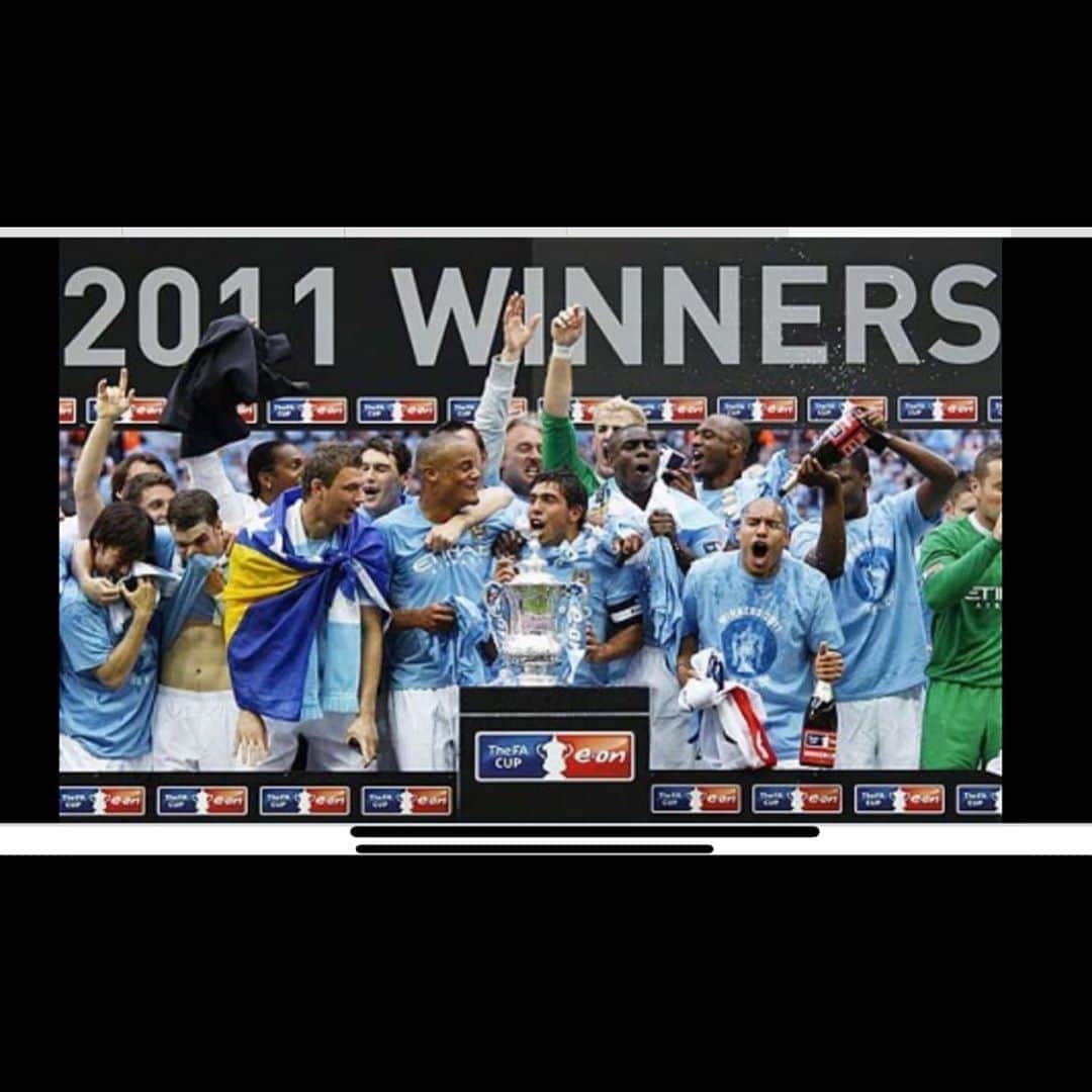 ロベルト・マンチーニのインスタグラム：「@mancity 14-5-11 FA CUP 🤍💙👏👏👏👏👏」