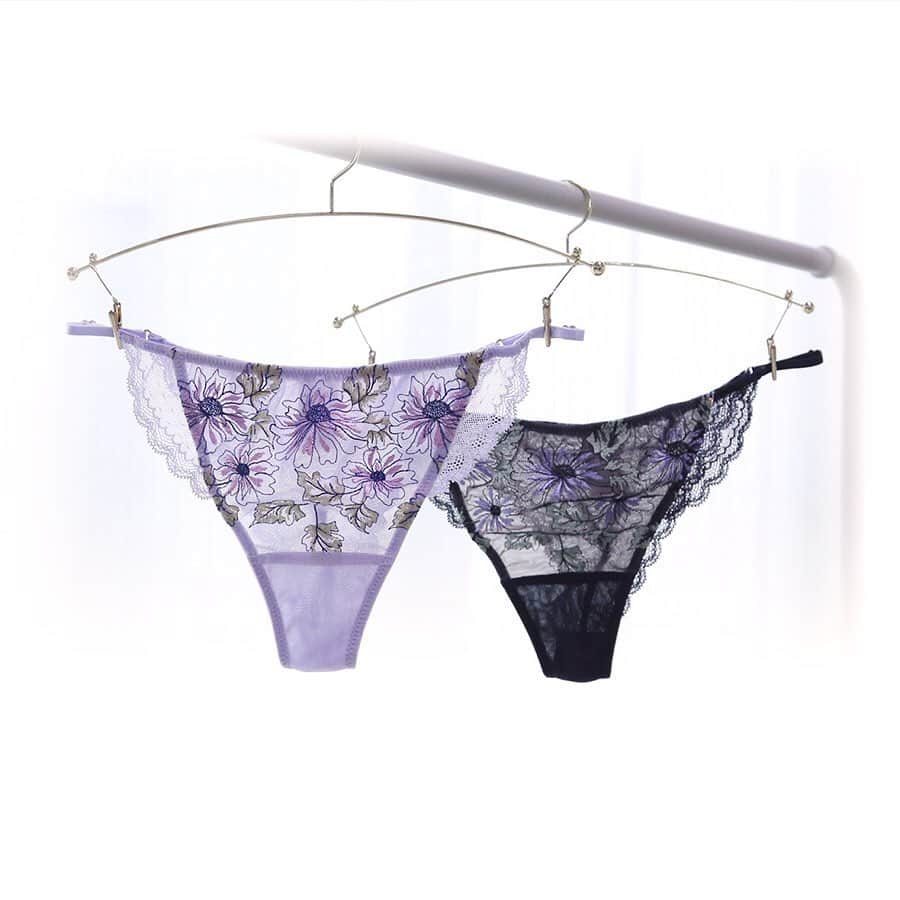 下着通販 SHIROHATO / 白鳩さんのインスタグラム写真 - (下着通販 SHIROHATO / 白鳩Instagram)「#lavieadeux #ラヴィアドゥ ． おしゃれ心は止められない - マイ パリスデイジー - ． ラフスケッチのように描かれた、 マーガレット(Paris daisy)のチュールレース。 ギャザーやチュールの折り返しのシアー感に 新しい季節の予感が。 ． #lingerie #bra #shorts #bralette #beige #lavender #navy #paris #daisy #kawaii #cute #lace #new #デイジー #レース #マーガレット #透け感 #可愛い #刺繍 #下着好き #ランジェリー #ブラジャー #ショーツ #ブラレット #shirohato #白鳩 #下着通販 #下着屋」5月14日 20時50分 - shirohato_official