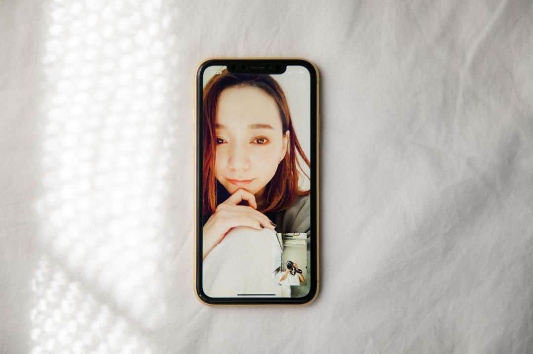 sahomiのインスタグラム：「みなさんいかがお過ごしですか？ 大変な状況下の方もいると思いますががんばってくださいね>< とにかく元気いっぱいで、また会える日を楽しみに… あともう一踏ん張り！がんばろう♡ 📞 ))) @fukudahitomi610」