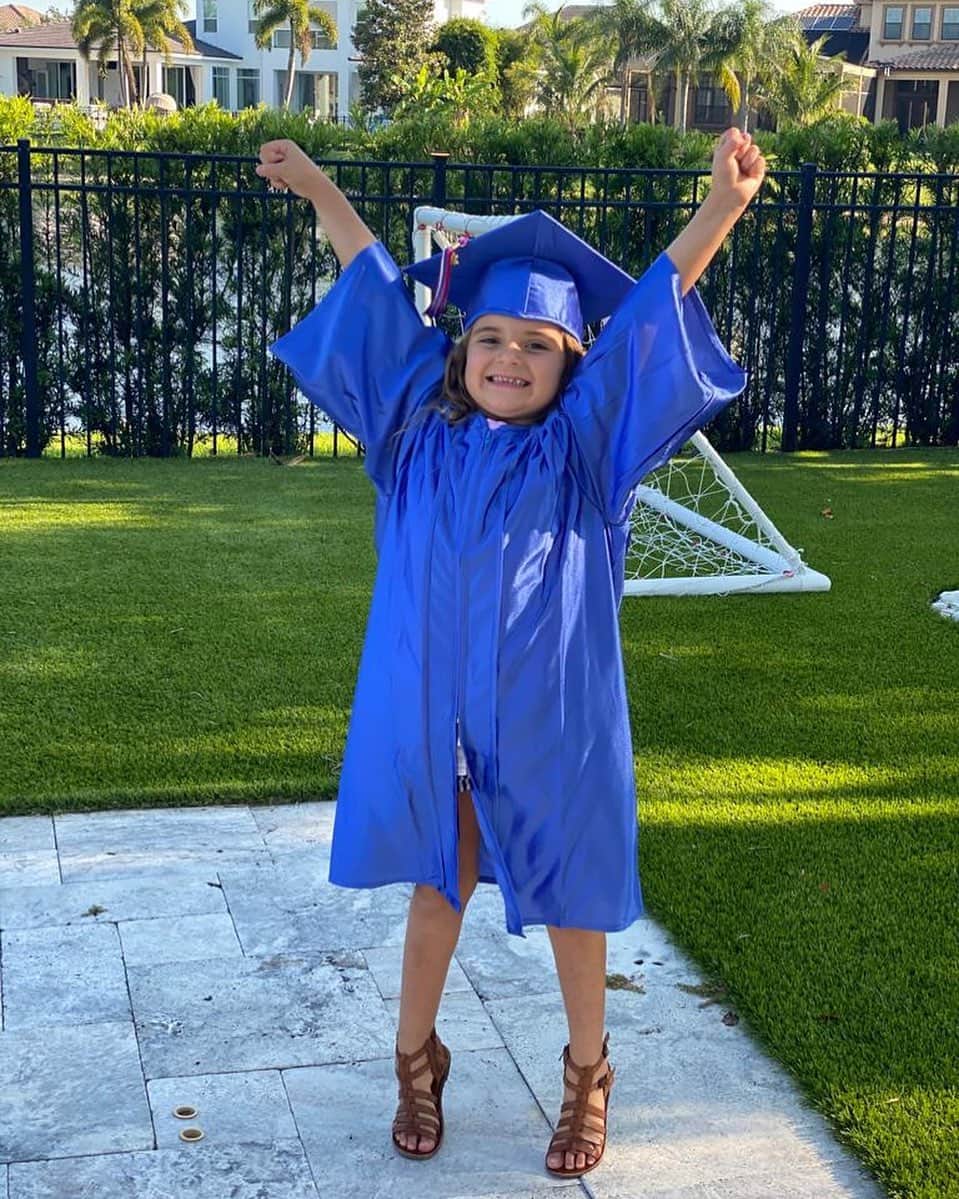 アントニオ・ノチェリーノのインスタグラム：「Buon compleanno amore mio dolce ti amo tantissimo, averti nella nostra vita è meraviglioso, trasmetti amore e un’energia incredibile ringrazio Dio per avermi scelto di essere il tuo papà. Ti amo piccola principessa ❤️❤️🎉🎊🎉🎊🎉+6」