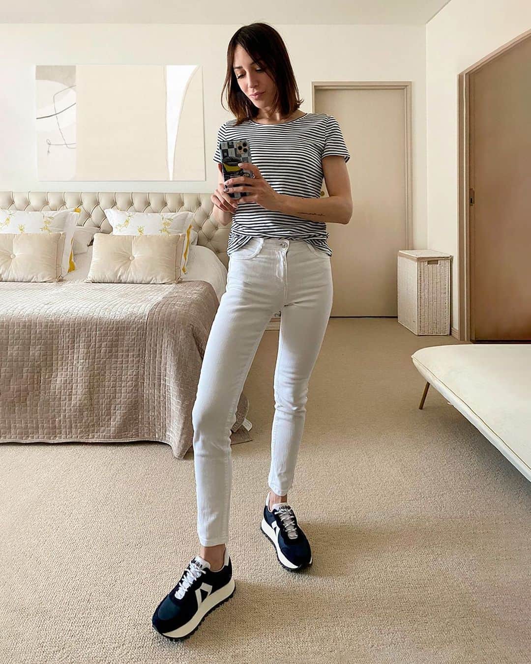のインスタグラム：「Looking navy 💙 @mikakus #RR4 #Newsneakers」
