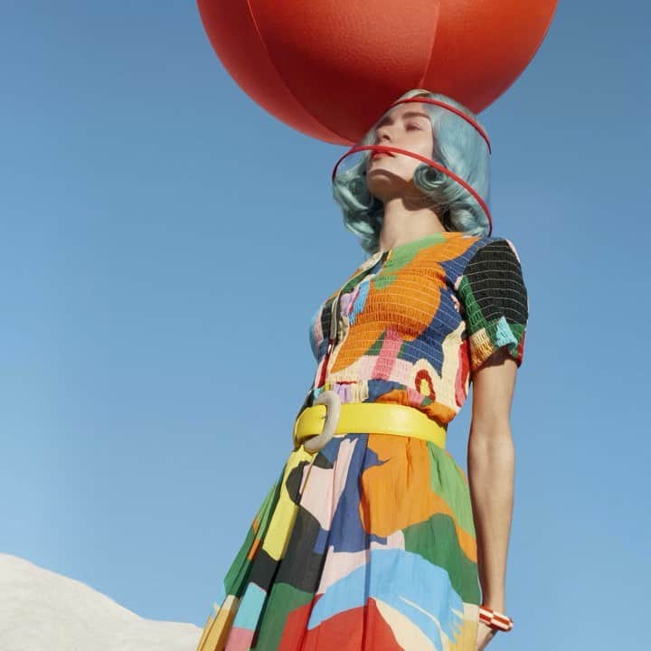 デシグアルのインスタグラム：「The Undressing Eve collection is composed of organic cotton and ecoVero fabric. 100% Eco-friendly.  Pics by @pascalmoscheni  #MirandaLovesDesigual #LifeWillbeAwesomeAgain」