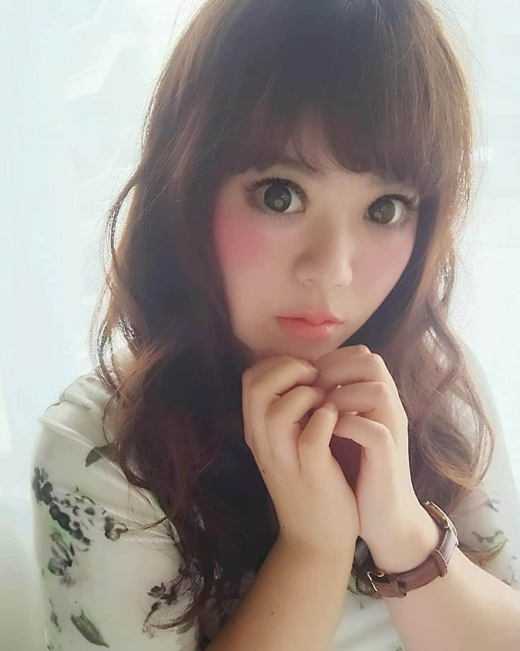 hoshizaki eriのインスタグラム：「. サロモ📷写真振り返り！✨💓 . snidelの花柄ワンピース🌸 これはずっとお気に入り！ 池田さんに撮って頂いた1枚です 早く撮影も出来るように なるといいなぁ😭 ゆるふわ巻きお気に入りです💕🍀 . . #salonmodel #サロモ #サロンモデル #shooting #summer #ootdonepiece #flower🌸🌺 #表参道 #メイクはチーク濃いめ #ゆるふわ巻き #コロナに負けるな  #pleaselikeit  #likebackalways #相互フォロー  #tokyogirl #코디 #스타일링 #패션스타그램 #맞팔 #팔로미 #뷰티인스타 #머리스타그램」