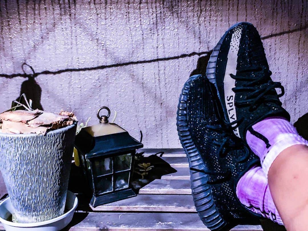 Show-heyのインスタグラム：「| 👟👟👟👟👟 ———————— adidas YEEZY BOOST 350 V2 OREO ————————————— #mitasneakers #ms_ddc_20200516a」