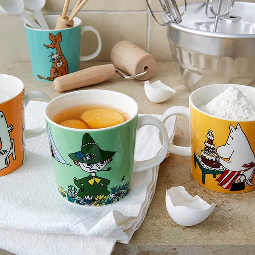 ムーミンさんのインスタグラム写真 - (ムーミンInstagram)「Everything you’ve ever wanted to know about Arabia’s Moomin mugs - now on one page 👉 moom.in/mugs 🤓🤗 ☕️ The page offers interesting information about each and every one of Arabia’s Moomin mugs. Whether you are looking for seasonal mugs, mugs with special stamps, or the lovely Moomin mugs from the 90s – you will find them all in the same place!🤩🥳 ☕️ #moomin #moominofficial #moominbyarabia #moominmug #muumimuki #muminmugg」5月14日 21時21分 - moominofficial