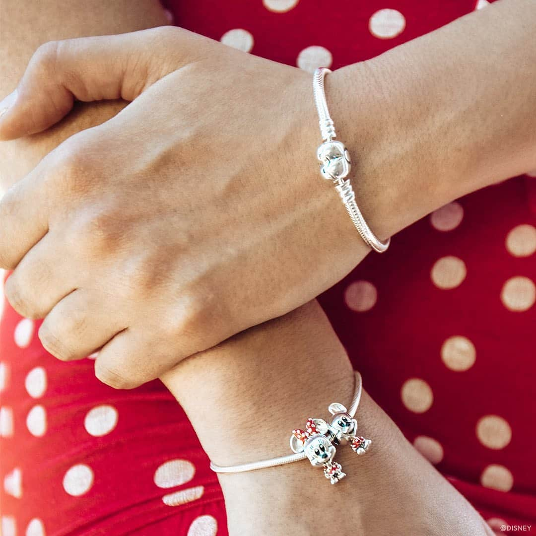 PANDORAさんのインスタグラム写真 - (PANDORAInstagram)「Love Disney? Add a touch of adventure to your look with charms from the Pandora Favourite series like @zoe_normalchic, @kiaramintiens and @chloetwl. 💙#DISNEYxPandora #PandoraCharms #Charms」5月14日 21時22分 - theofficialpandora