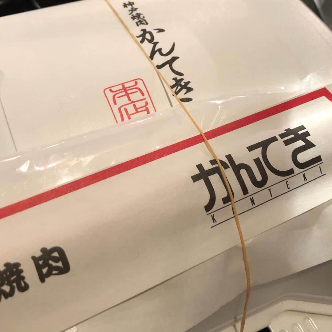 大川藍さんのインスタグラム写真 - (大川藍Instagram)「おうち時間をハッピーに過ごそう第二段！ またまた @kanteki029  今度はテイクアウトの焼肉弁当🤩 ご飯の上に敷き詰められてるお肉達。。 なんて幸せな光景！！ とにかく美味しい！！！！！ お弁当も新鮮で美味しすぎました！ #神戸焼肉#神戸焼肉かんてき#焼肉#おうち時間#こんな時だからこそ#テイクアウト#お弁当#と#思った#けど#前から#弁当#やってるよ」5月14日 21時37分 - okawa_ai