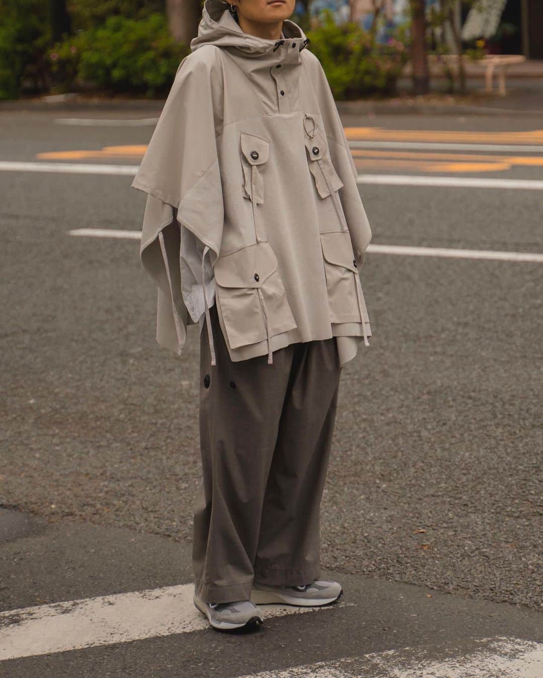 Ryoさんのインスタグラム写真 - (RyoInstagram)「ㅤㅤㅤㅤㅤㅤㅤㅤㅤㅤㅤㅤㅤ @scair_ のポンチョ🚶‍♂️ シャツやカットソー、アウターにも重ねられそう☺️ 一つ持っておくと便利かも✌️ ㅤㅤㅤㅤㅤㅤㅤㅤㅤㅤㅤㅤㅤ outer:#scair shirt:#herill pants:#rams shoes:#newbalance  ㅤㅤㅤㅤㅤㅤㅤㅤㅤㅤㅤㅤㅤ #ポンチョ #ワイドパンツ #シャツ ㅤㅤㅤㅤㅤㅤㅤㅤㅤㅤㅤㅤㅤ」5月14日 21時43分 - ryo__takashima