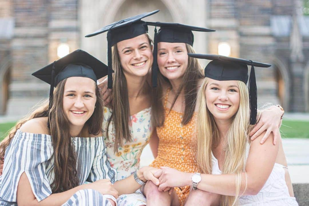 Laura Martyのインスタグラム：「I received my diploma via email today, so I guess it’s official! • • • To these girls, and all those who made my time at Duke so special, thank you from the bottom of my heart ❤️ • • • Lol forgot to tag @melaniepark13 the FABULOUS photographer 😊」