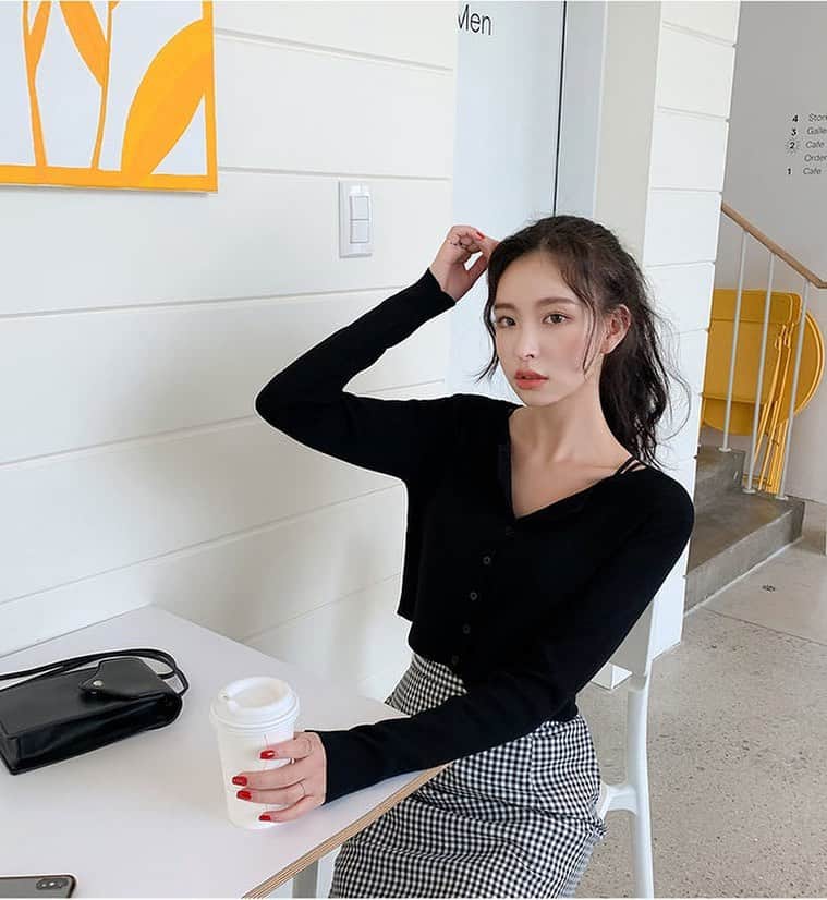 Chuuのインスタグラム：「Good morning🖤」