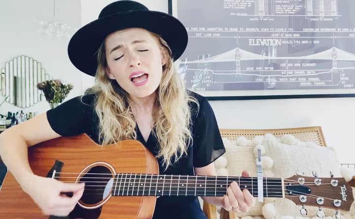 リンジー・ゴートのインスタグラム：「a hank williams classic. learned this in the last hour and made my own little somber arrangement. was going to make a music covid-eo where i pretended to be an old dustbowl hobo in a train car...but then decided to just put on a hat. #musiccovideo #ImSoLonesomeICouldCry」