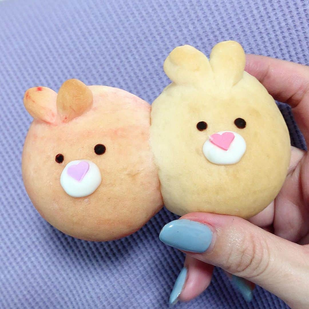 長江愛美さんのインスタグラム写真 - (長江愛美Instagram)「まなみん春のパン祭り🍞　﻿ ﻿ 今回はピンクとホワイト。﻿ 前回より更に密になりました🐰🐻﻿ 密ですパン🍞🍞🍞﻿ ﻿ #ちぎりパン　#パン作り　#春のパン祭り　#まなみん春のパン祭り #密です #密 #ソーシャルディスタンス #自粛生活 #おうち時間 #おうちカフェ #自炊記録 #自炊女子 #自炊生活」5月15日 7時24分 - manamin.512