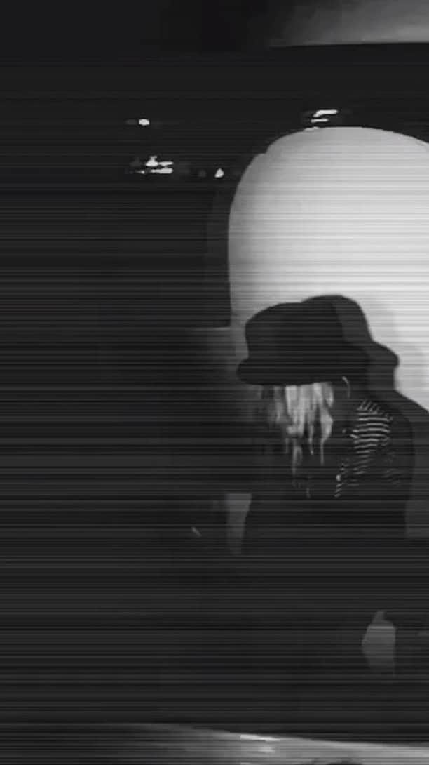 のインスタグラム：「R13 Concert Series featuring Alison Mosshart, performing her new single "It Ain't Water" exclusively to benefit @who #r13 #alisonmosshart #itaintwater #worldhealthorganization #rockmusicsaves」