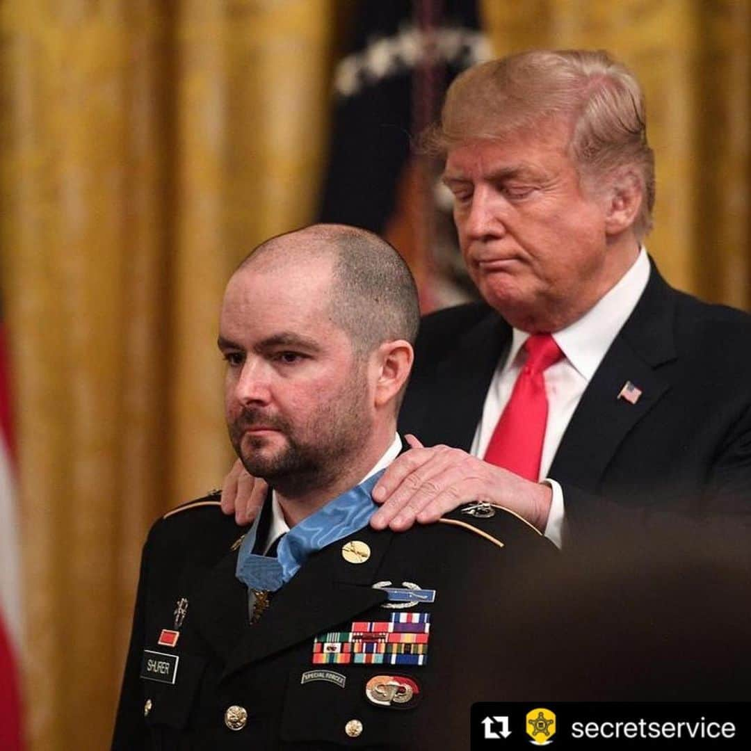 ドナルド・トランプさんのインスタグラム写真 - (ドナルド・トランプInstagram)「#Repost @secretservice with @make_repost ・・・ Today, we lost an American Hero: Husband, Father, Son, Medal of Honor Recipient - Special Agent Ronald J. Shurer II. From a grateful Nation and Agency - your memory and legacy will live on forever. Rest In Peace.  #USSS #SecretService #HonorTheFallen #Remember #NeverForget #RestinPeace #MedalOfHonor」5月15日 7時32分 - realdonaldtrump