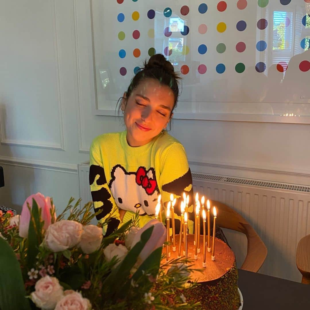 デュア・リパさんのインスタグラム写真 - (デュア・リパInstagram)「🎂 RINA 19!!! 🎂」5月15日 7時50分 - dualipa