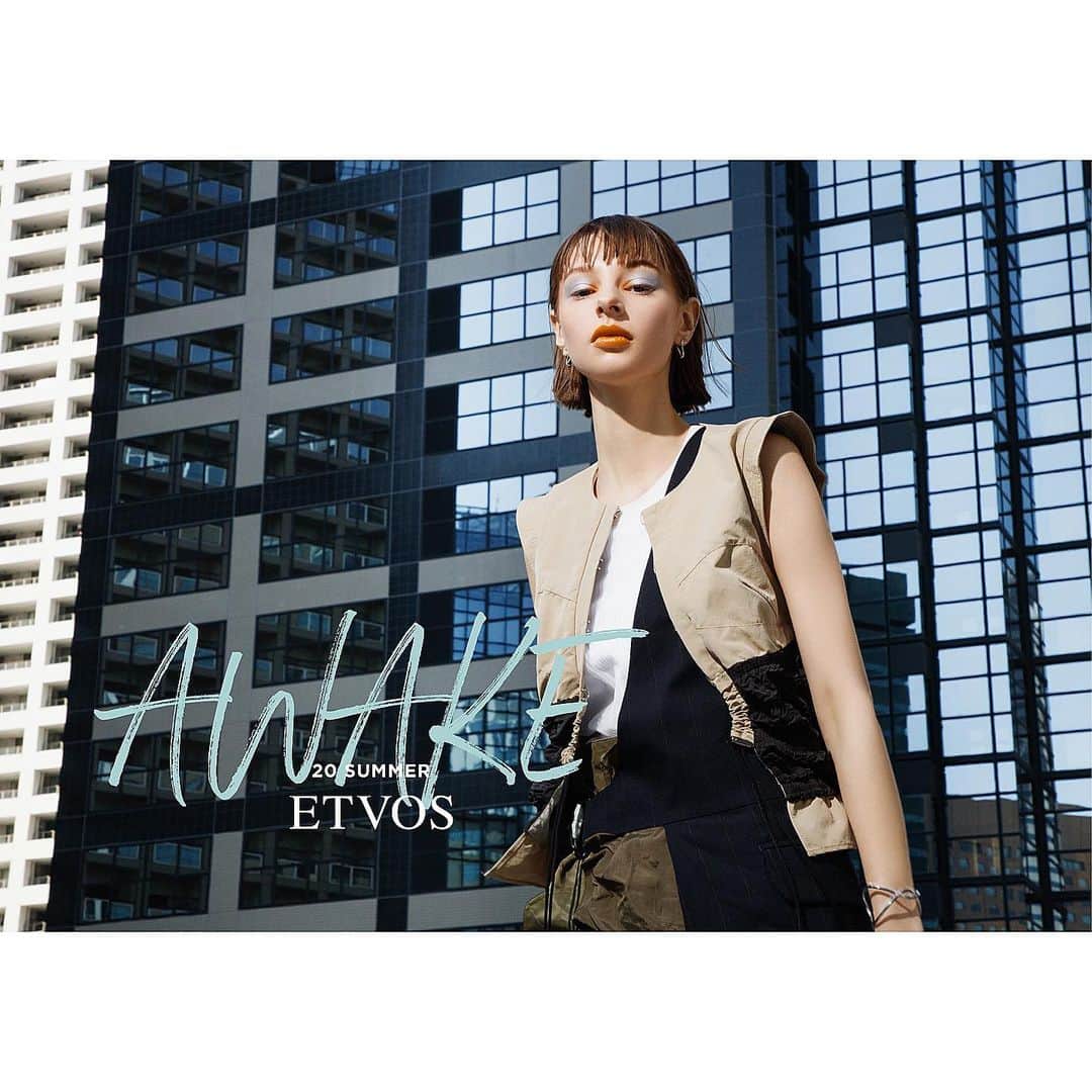 小田切ヒロさんのインスタグラム写真 - (小田切ヒロInstagram)「ETVOS cosmetics campaign ・ ・ '' AWAKE'' 2020 summer collection. ・ 5.13 debut. ・ 🧚‍♀️model: lera 📸photo: yasuhisa kikuchi 👗styling: hiroko ogasawara 💇‍♀️💄💅hair&make&nail: hiro.odagiri ・ 2枚目以降ビジュアル使用色。 ・ ・ 《自粛要請前に撮影したものです。》 ・  #Repost @etvos.jp with @get_repost ・・・ 2020 Summer COLLECTIONのテーマは、AWAKE。 ・ アクティブに、ポジティブに活動する夏。 エナジーを感じるカラーで、 個性を認め、自身を呼び覚ますコレクション。 ・ 海や空のブルー、花々のオレンジやイエロー、 日常から解き放つ、エナジーを纏ったアースカラー。 ・ 自然の力を感じるカラーが混ざり合い、本能にスイッチを入れ、 女性の内なる強さを引き出し、アクティブな一面をメイクに。 ・ 夏らしいエナジーカラーが個々に寄り添い、身に纏えばパワーがみなぎる、エトヴォスの2020夏コレクション。 ・ ・ #etvos #エトヴォス #AWAKE #2020Summer #夏メイク #夏カラー #summermakeup #mineralcosmetics #ミネラルコスメ #naturalcosmetics #ナチュラルコスメ #mineralmakeup #ミネラルメイク #eyeshadow #アイシャドウ #アイシャドウパレット  #lip #リップ #リップメイク #cheek #brush #チーク #石鹸で落とせる #メイク好き #美容好き #おすすめコスメ #お気に入りコスメ」5月15日 8時10分 - hiro.odagiri