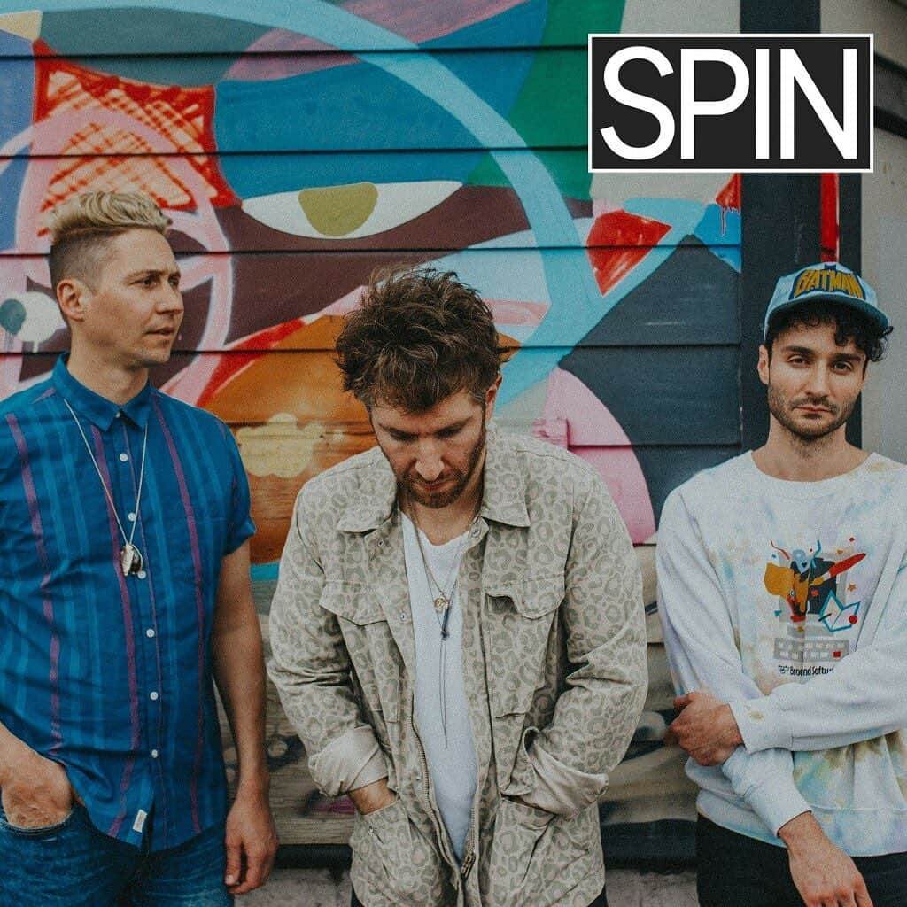 スモールプールズのインスタグラム：「we’ll be on @spinmag’s @twitch today playing some songs, answering your questions & telling random stories 💿 7pm ET (link in story)」