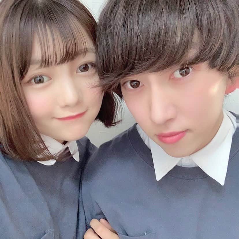 のインスタグラム：「最近2人でダイエットはじめた👵🏻👴🏻笑 昨日の投稿で痩せた言われてうれしい💌 ㅤ ダイエットについてはTikTokの個人アカウントを見てくださいな🔥 ㅤ Twitter復活したけんよかったらフォローしてね✌🏻IDはインスタと同じ @misane1209  ㅤ インスタに載せてない写真とか昔の写真、こじくんと付き合う前のツイートとかもある🤭 ㅤ ほんまなら毎日惚気たいところをリア充アピールみたいかなって思ってインスタでは控えとったけどこれからはTwitterで惚気ようかな🤪笑 ㅤ @kojimisa_cp もよろしくね✨ ㅤ #カップル #カップルフォト #ペアルック #シミラールック #リンクコーデ #おそろコーデ #同棲カップル」