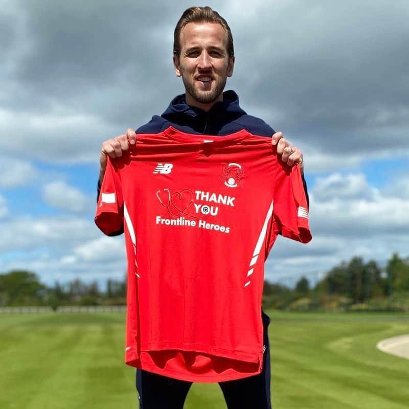ハリー・ケインのインスタグラム：「Very proud to announce that I'm supporting the club that gave me my first pro start and three amazing causes by sponsoring @leytonorientfc's shirts for the 2020/21 season. Delighted to be able to give back to the club where my journey began and those doing incredible work on the frontline and for @havenhousech and @mindcharity.」