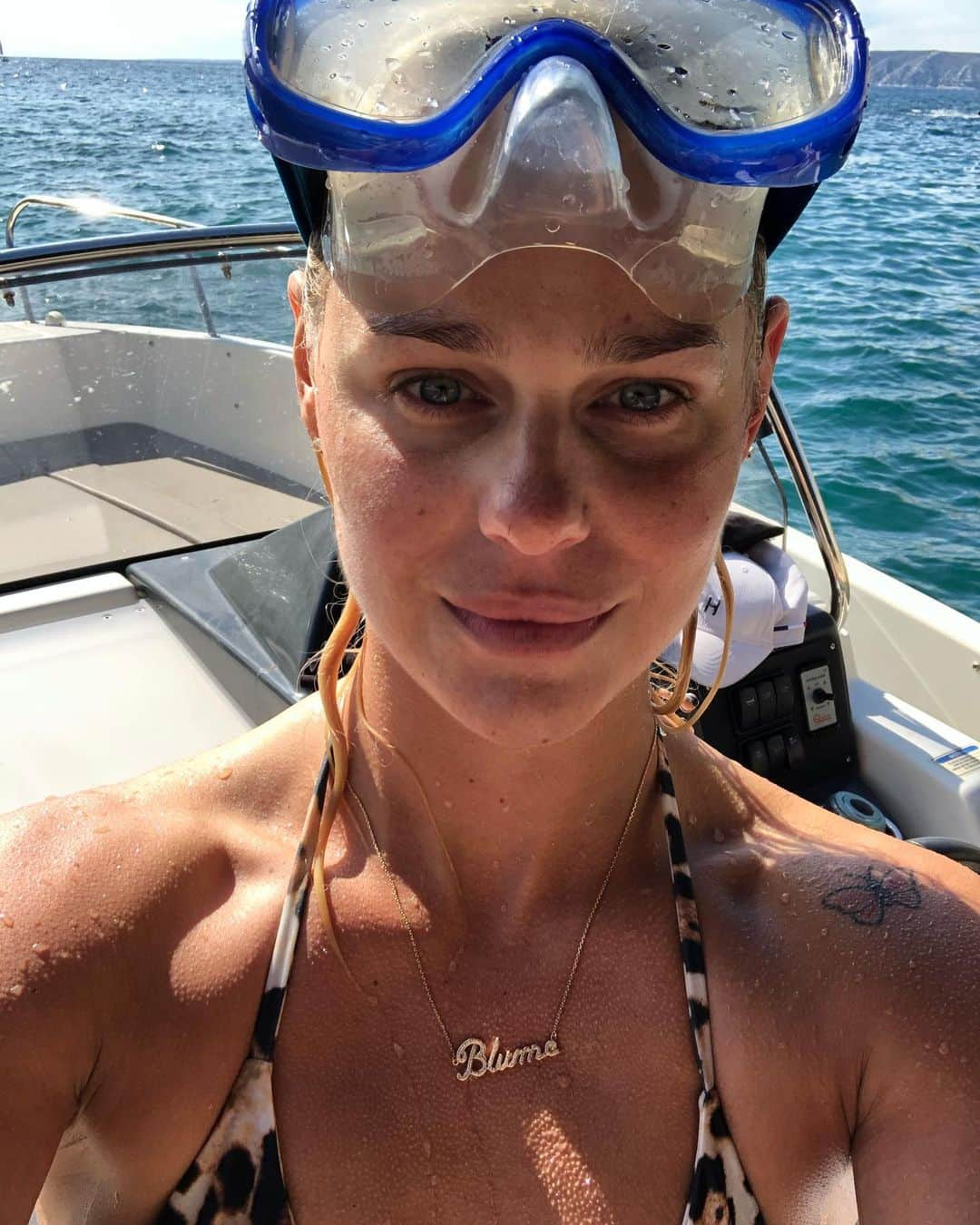 ペルニール・ブルームさんのインスタグラム写真 - (ペルニール・ブルームInstagram)「26 never felt or looked better 🥽 🤓Although the weather turned pretty bad, and I got a little seasick but who cares, it's my birthday 🥳」5月15日 0時06分 - pernilleblume