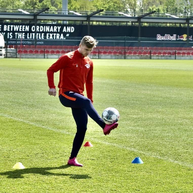 ティモ・ヴェルナーのインスタグラム：「Ready to go! Back to Bundesliga on saturday! 😄⚽️ @bundesliga_en @dierotenbullen」
